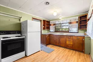 210 E 1st St, Streator, IL 61364 - Photo 13