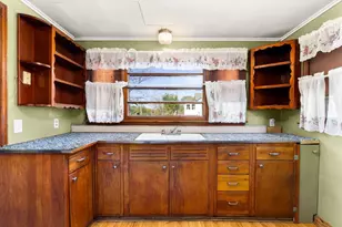 210 E 1st St, Streator, IL 61364 - Photo 9
