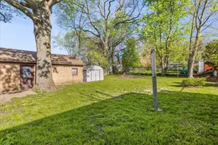 210 E 1st St, Streator, IL 61364 - Photo 19