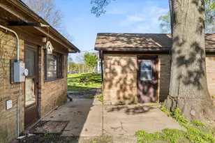 210 E 1st St, Streator, IL 61364 - Photo 21