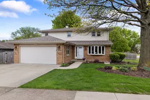 900 Dearborn Cir, Carol Stream, IL 60188 - Photo 1