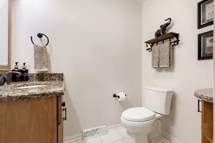 900 Dearborn Cir, Carol Stream, IL 60188 - Photo 9