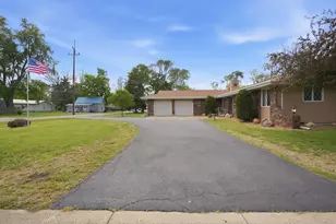 208 Water St, Kansas, IL 61933 - Photo 41