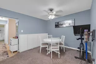 945 E Kenilworth Ave, Palatine, IL 60074 - Photo 7