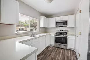 2666 Prairieview Ln, Aurora, IL 60502 - Photo 11
