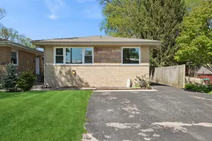 625 Hibbard Rd, Wilmette, IL 60091 - Photo 1