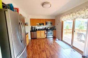 3535 Treaty Ln, Hoffman Estates, IL 60192 - Photo 3