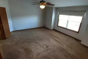 156 Castlewood Ct, Roselle, IL 60172 - Photo 5
