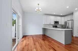 9012 Buckingham Park Dr, Des Plaines, IL 60016 - Photo 5