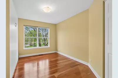 9012 Buckingham Park Drive, Des Plaines, IL 60016 - Photo 17