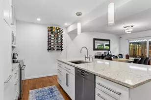 628 Windham Ln, Naperville, IL 60563 - Photo 9