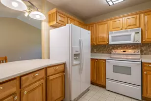 741 S Parkcrest Dr, Freeport, IL 61032 - Photo 7