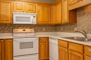 741 S Parkcrest Dr, Freeport, IL 61032 - Photo 5