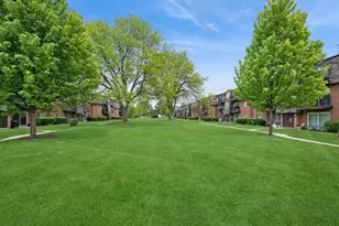 9352 Bay Colony Dr, Des Plaines, IL 60016 - Photo 15