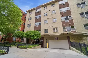 420 W Aldine Ave, Chicago, IL 60657 - Photo 1