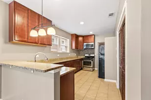 323 Memorial Dr, Calumet City, IL 60409 - Photo 3