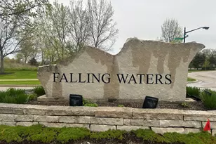 3165 Falling Waters Ln, Lindenhurst, IL 60046 - Photo 3