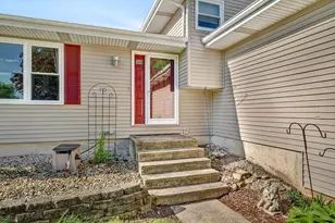 2062 W Garden Dr, Kankakee, IL 60901 - Photo 3