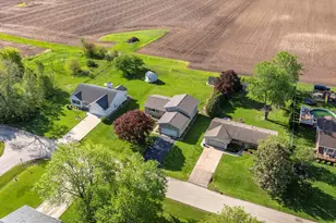2062 W Garden Dr, Kankakee, IL 60901 - Photo 35