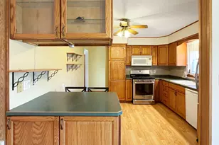 527 Timber Hills Dr, Freeport, IL 61032 - Photo 7