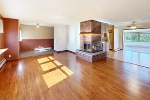 527 Timber Hills Dr, Freeport, IL 61032 - Photo 3