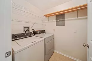 228 Brookside Ln, Willowbrook, IL 60527 - Photo 17
