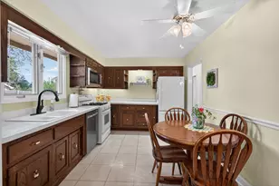 367 N La Londe Ave, Lombard, IL 60148 - Photo 9