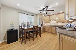 639 N Kaspar Ave, Arlington Heights, IL 60004 - Photo 7