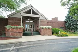 6420 Double Eagle Dr, Woodridge, IL 60517 - Photo 11