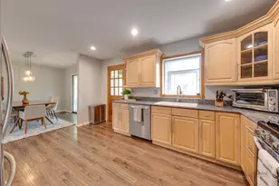 918 Bedford Ln, Libertyville, IL 60048 - Photo 9