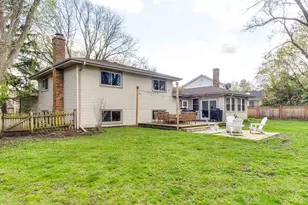 918 Bedford Ln, Libertyville, IL 60048 - Photo 29