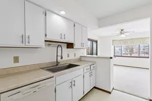 2144 Harbor Town Cir, Champaign, IL 61821 - Photo 11