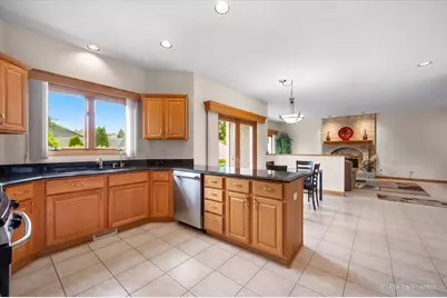 958 W Stonehedge Drive, Addison, IL 60101 - Photo 15