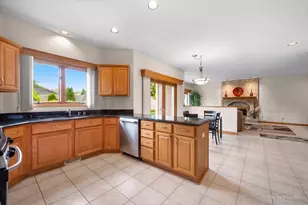 958 W Stonehedge Dr, Addison, IL 60101 - Photo 15
