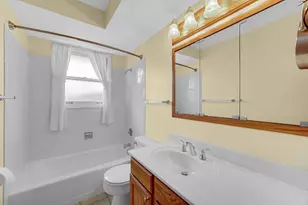 2042 W Spring Ridge Dr, Arlington Heights, IL 60004 - Photo 17