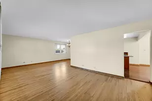 2042 W Spring Ridge Dr, Arlington Heights, IL 60004 - Photo 3