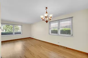 2042 W Spring Ridge Dr, Arlington Heights, IL 60004 - Photo 5