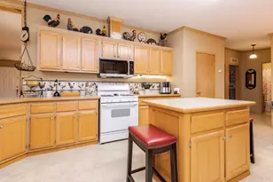 1129 11th St, Bloomington, IL 61704 - Photo 17