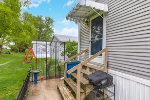 1129 11th St, Bloomington, IL 61704 - Photo 35
