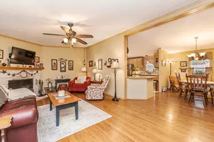 1129 11th St, Bloomington, IL 61704 - Photo 3