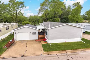 1129 11th St, Bloomington, IL 61704 - Photo 5