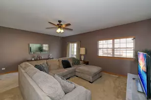 653 E Willow St, Elburn, IL 60119 - Photo 9
