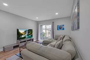 5600 Astor Ln, Rolling Meadows, IL 60008 - Photo 9