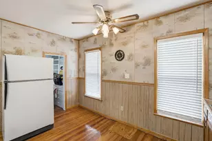 411 39th St, Moline, IL 51265 - Photo 9