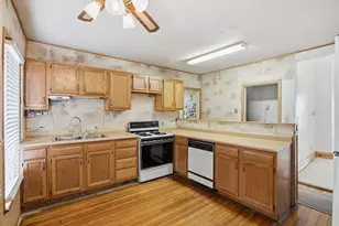 411 39th St, Moline, IL 51265 - Photo 7