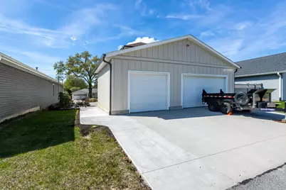 662 Holmes Street, Bettendorf, IA 52722 - Photo 45