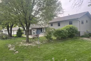 10093 Wolf Rd, Geneseo, IL 61254 - Photo 5