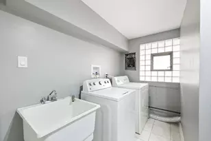 8746 S 81st Ct, Hickory Hills, IL 60457 - Photo 13
