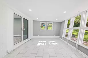 8746 S 81st Ct, Hickory Hills, IL 60457 - Photo 5