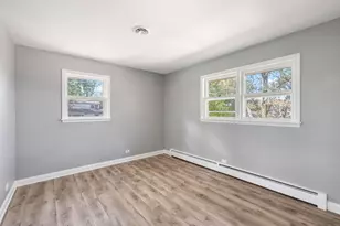 8746 S 81st Ct, Hickory Hills, IL 60457 - Photo 9